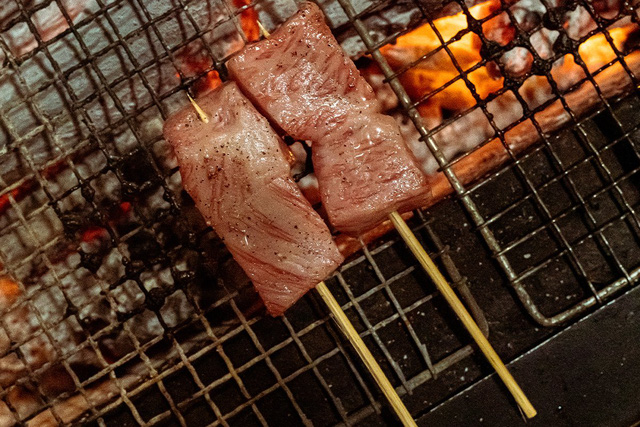 Từ món thịt bình dân của Nhật Bản, bò Wagyu đã trở thành loại thịt đắt đỏ ngang ngửa siêu xe như thế nào? - Ảnh 3. Từ món thịt bình dân của Nhật Bản, bò Wagyu đã trở thành loại thịt đắt đỏ ngang ngửa siêu xe như thế nào? - Ảnh 3.