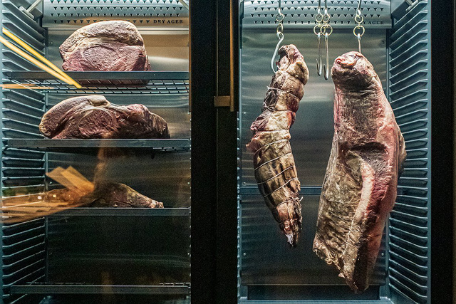 Từ món thịt bình dân của Nhật Bản, bò Wagyu đã trở thành loại thịt đắt đỏ ngang ngửa siêu xe như thế nào? - Ảnh 2. Từ món thịt bình dân của Nhật Bản, bò Wagyu đã trở thành loại thịt đắt đỏ ngang ngửa siêu xe như thế nào? - Ảnh 2.