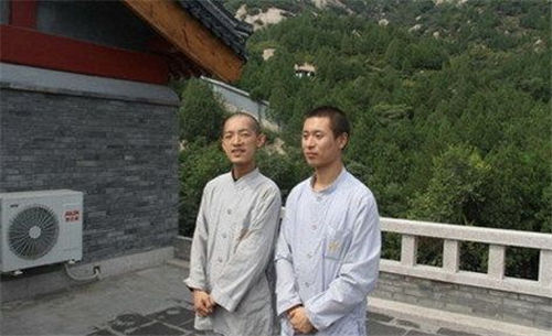 Thần đồng bỏ học đi tu khiến mẹ nhập viện, vài năm sau lại có quyết định khiến dân tình ngỡ ngàng: Đời chẳng biết trước điều gì! - Ảnh 3. Thần đồng bỏ học đi tu khiến mẹ nhập viện, vài năm sau lại có quyết định khiến dân tình ngỡ ngàng: Đời chẳng biết trước điều gì! - Ảnh 3.