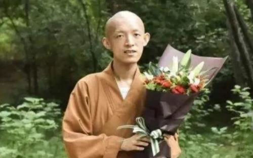 Thần đồng bỏ học đi tu khiến mẹ nhập viện, vài năm sau lại có quyết định khiến dân tình ngỡ ngàng: Đời chẳng biết trước điều gì! - Ảnh 4. Thần đồng bỏ học đi tu khiến mẹ nhập viện, vài năm sau lại có quyết định khiến dân tình ngỡ ngàng: Đời chẳng biết trước điều gì! - Ảnh 4.