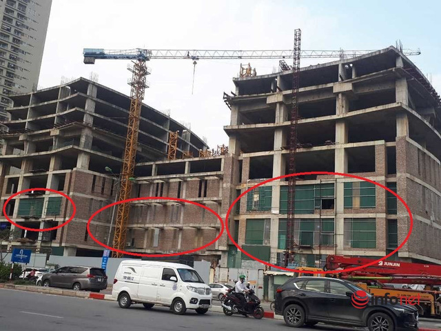 Hà Nội: Những dự án om đất vàng, để cỏ mọc um tùm sau những tấm tôn quây kín - Ảnh 8. Hà Nội: Những dự án om đất vàng, để cỏ mọc um tùm sau những tấm tôn quây kín - Ảnh 8.