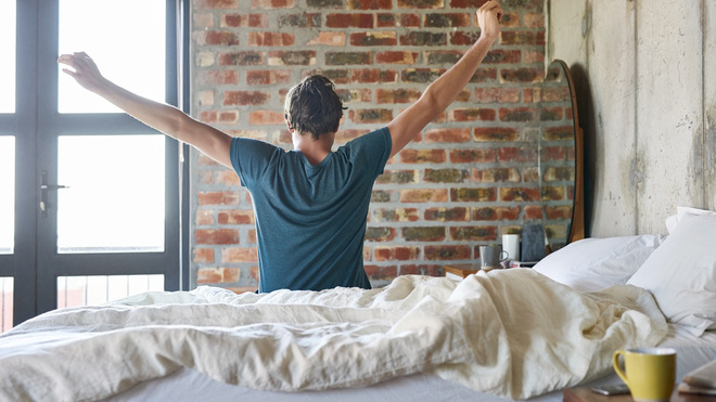 Bất ngờ với 7 thói quen xấu buổi sáng có thể phá hủy năng suất cả ngày của bạn - Ảnh 2.