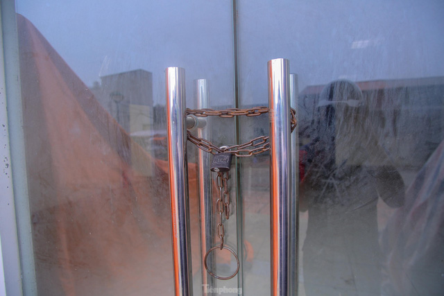 Khu chung cư tọa lạc vị trí đắc địa ở Hà Nội thành nơi tập kết rác  - Ảnh 3.  Khu chung cư tọa lạc vị trí đắc địa ở Hà Nội thành nơi tập kết rác  - Ảnh 3.