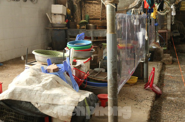  Chợ dân sinh ở Vinh khác lạ trước ngày mở cửa trở lại  - Ảnh 6.